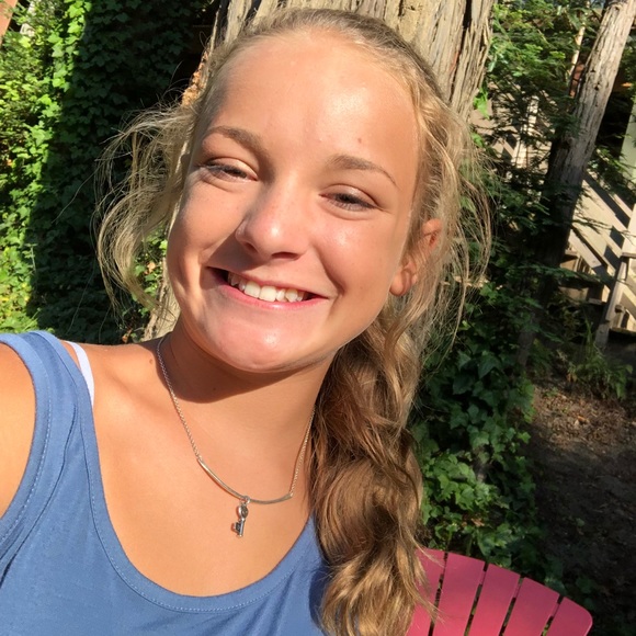 Meet your Posher, Olivia - Picture 1 of 1